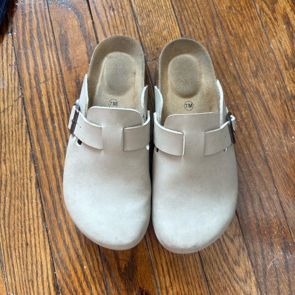 Cushionaire Clogs